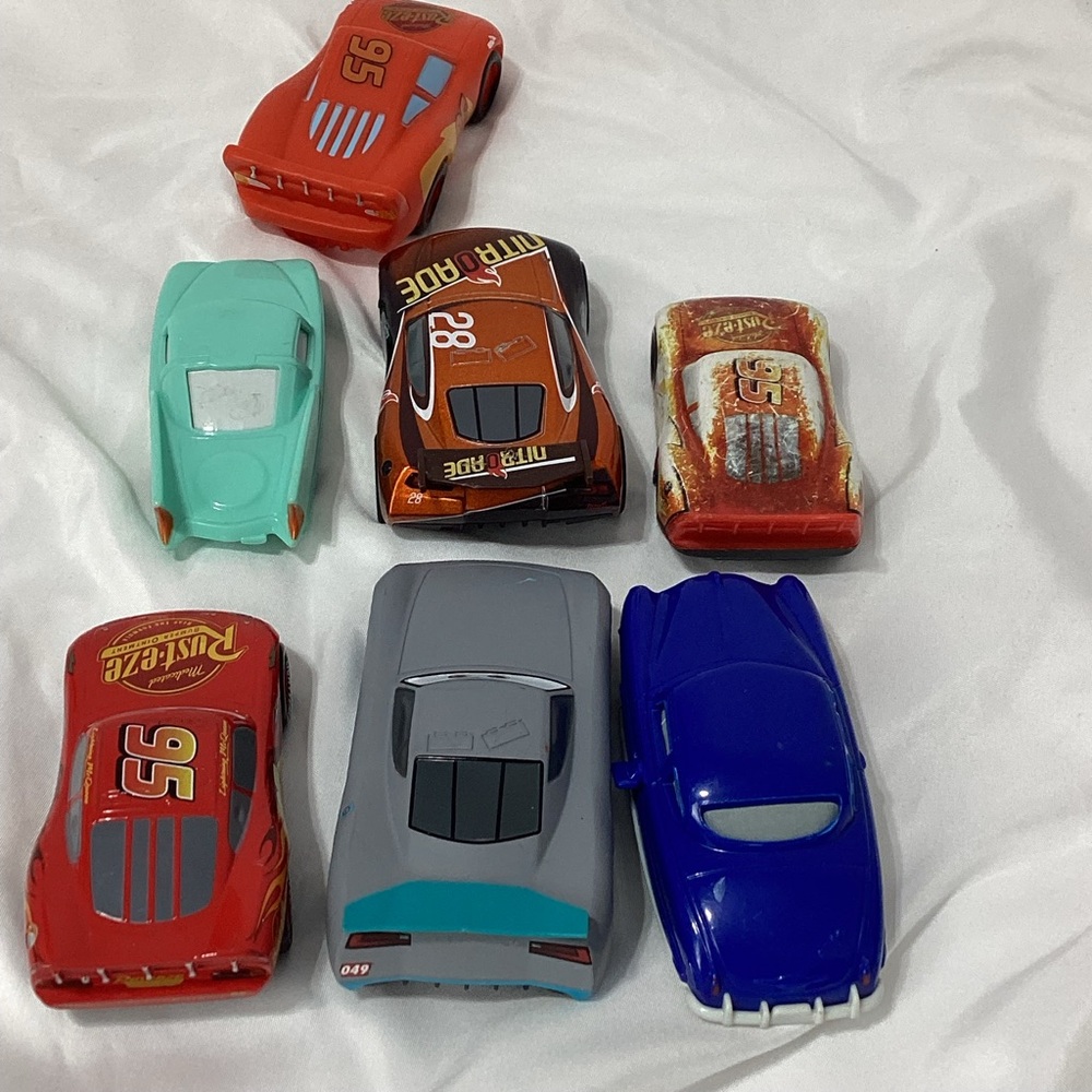 Disney Cars Movie Cars Lot of 7 Toys Larger Versions Pull Go Lightning McQueen - Picture 6 of 9